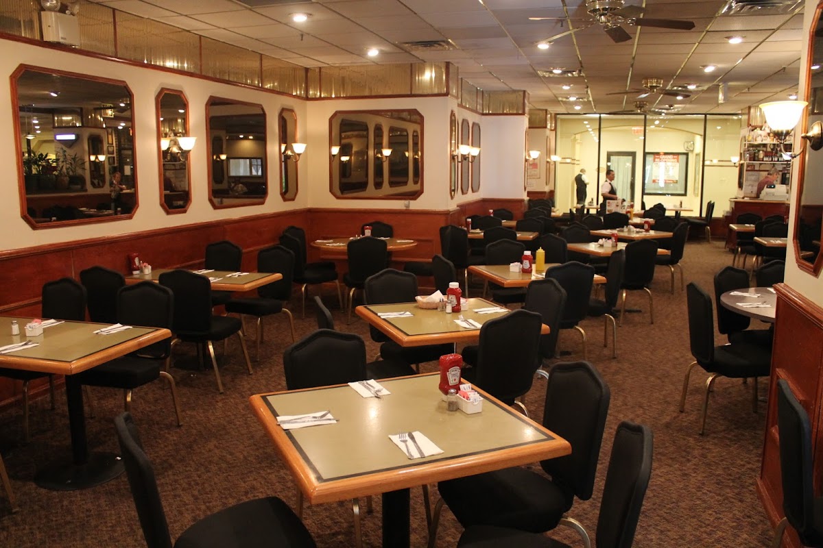 Dining At North Shore Towers Photos 2